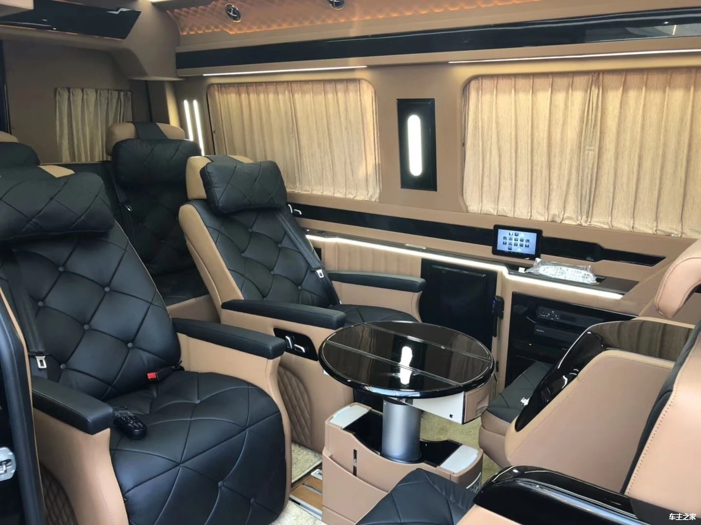 Mercedes-Benz Sprinter Interior Modification Case нещодавно випущений, такий ...