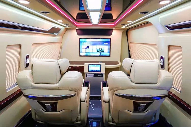 Модифікований комерційний автомобіль Toyota Hiace