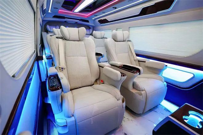 Оновлення салону Toyota Hiace на дев’ять місць, включаючи сидіння, купольні л...