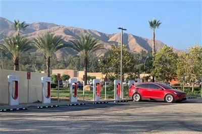 Tesla придумала нові хитрощі, щоб стягувати доплати в години напруженої роботи.